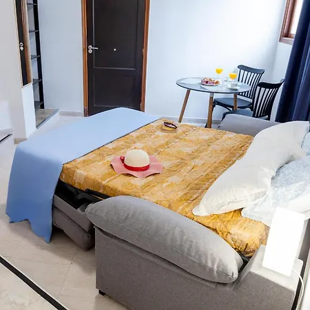 1j. Cozy Flores With Pool Apartament *