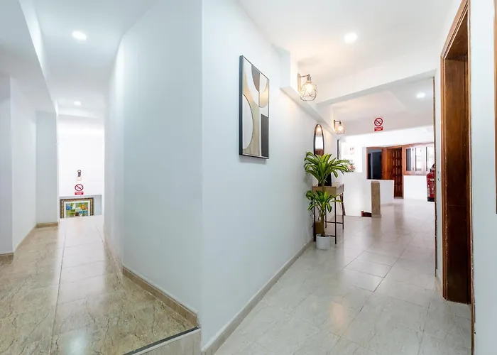 1j. Cozy Flores With Pool Apartment